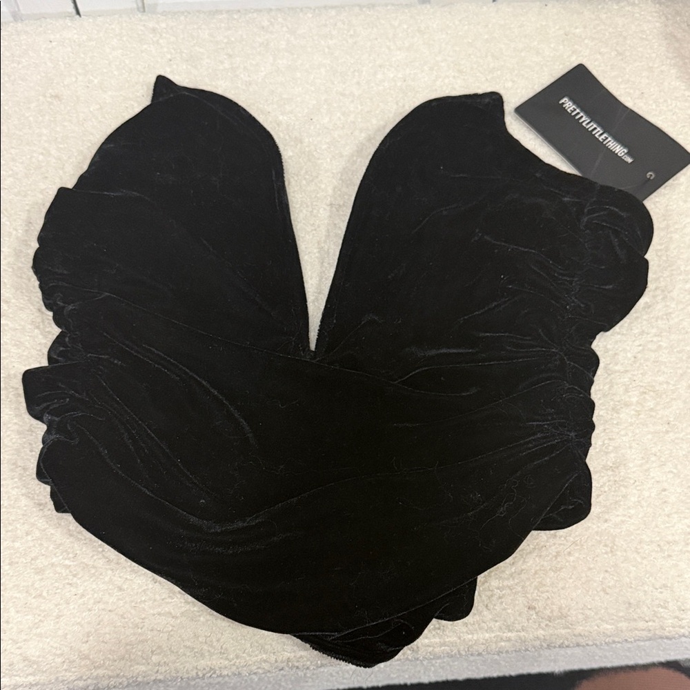 PrettyLittleThing Black Velvet Blouse